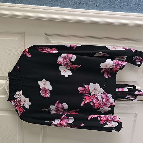 NWOT Venus Floral Long Sleeve Keyhole Neckline Floral Blouse Size 12. - Picture 12 of 15
